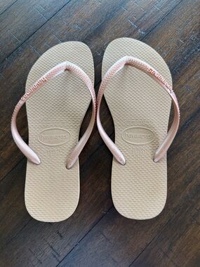 Havaianas Flip Flops with Rose Metallic Straps Size 6 (35-36)